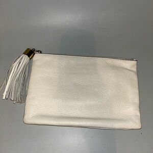 NWOT G.I.L.I white leather clutch